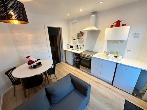 Dapur atau dapur kecil di Gite du Silo Épi de Blé Piscine & Spa