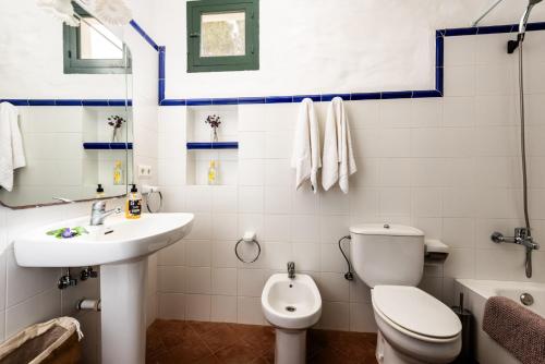 Ванная комната в New! Villa Biniparrell Vell