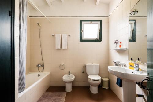 Ванная комната в New! Villa Biniparrell Vell