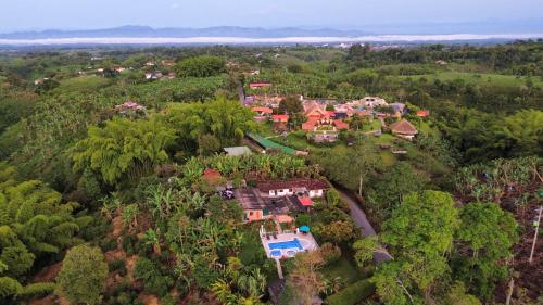 an aerial view of a house in the forest at Chalet Alto Bonito in Pueblorrico