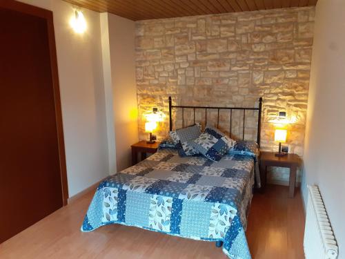 Ένα ή περισσότερα κρεβάτια σε δωμάτιο στο Hostal del Senglar