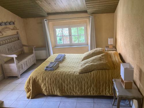 Postel nebo postele na pokoji v ubytování gîte à Rustrel
