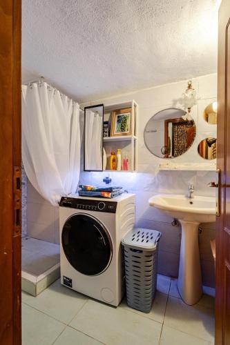 Fully equipped and Family-friendly with 4k NETFLIX at Thessaloniki Center