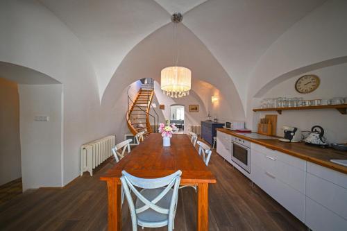 a kitchen and dining room with a table and chairs at Renesanční dům in Mikulov