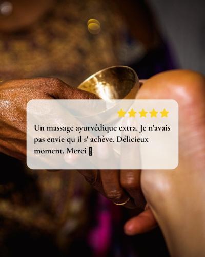 a person holding a card with a spoon at chambre d'hôte dans un havre de paix à la ferme in Saint-Maurice-la-Clouère