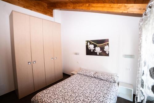 a bedroom with a bed and a large window at Dicentra Guest House in Villanova dʼAsti