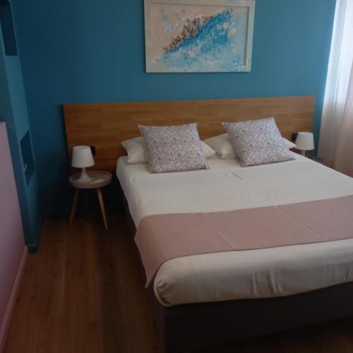 a bedroom with a bed and a blue wall at Le Ammiraglie 2 in Savona