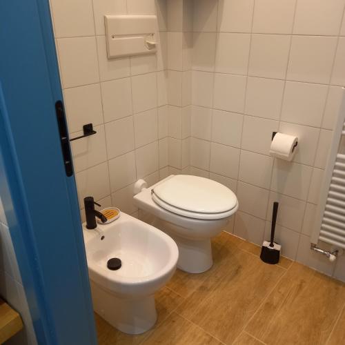 a bathroom with a toilet and a sink at Le Ammiraglie 2 in Savona