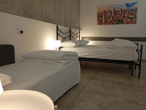 two beds sitting next to each other in a room at La Sosta in Grassobbio