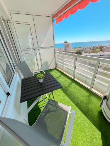 Modern & bright apartment with balcony