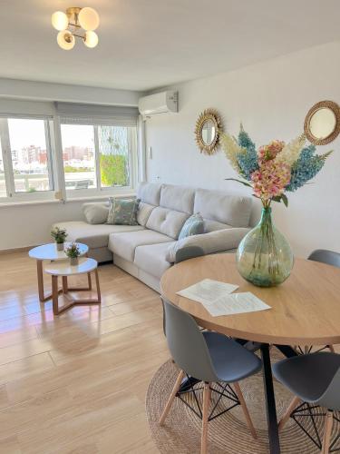 Modern & bright apartment with balcony