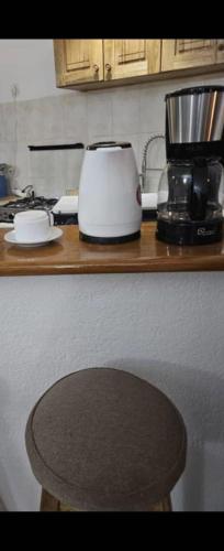 a toaster sitting on a counter in a kitchen at Villa Jacaranda dans Copropriété face au Supermarché Carrefour de Saly avec Piscine Privée et H24 Gardiennage et Parking Prive in Sali Tapé