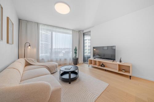 Cloud 9 Sky Park Elegance - Brand New Apartment with Stunning Views