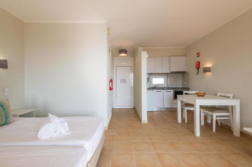 Albufeira Jardim Studio with Sea View - Free Wi-Fi - Pool