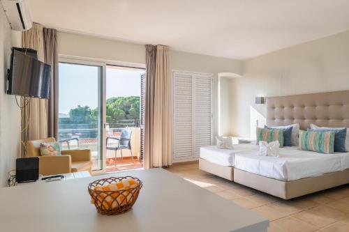 Albufeira Jardim Studio with Sea View - Free Wi-Fi - Pool