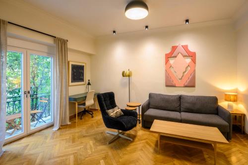 Plaka Premier Stay - Steps from Acropolis Museum and Metro