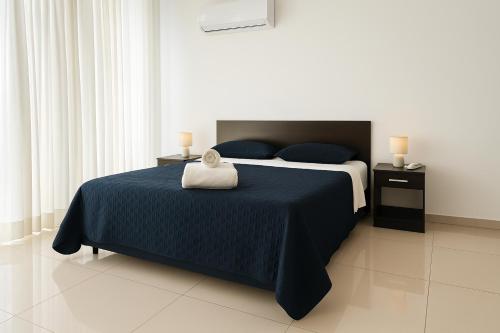 Postel nebo postele na pokoji v ubytování Matrisa Santa Teresa Apartments