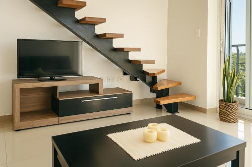 TV a/nebo společenská místnost v ubytování Matrisa Santa Teresa Apartments