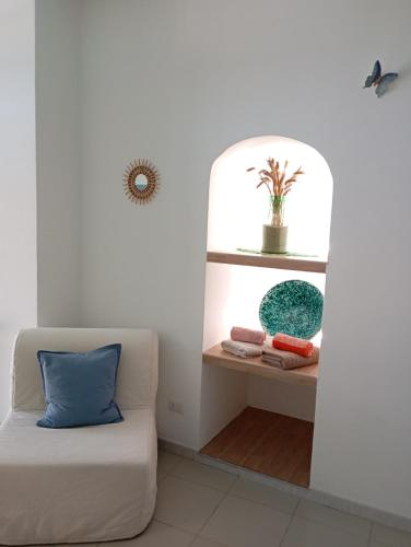 a living room with a couch and a window at Junno Maison Doli' in Mattinata