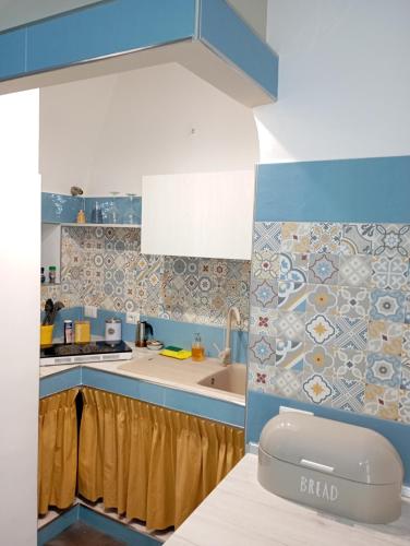 a kitchen with a blue and white kitchen at Junno Maison Doli' in Mattinata