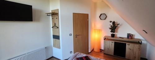 a room with a staircase with a television and a door at Magisches Wachstein in Wachstein