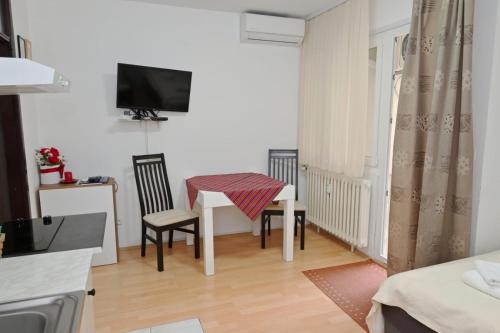 Ένα ή περισσότερα κρεβάτια σε δωμάτιο στο Studio apartman Dora