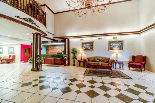 Ein Sitzbereich in der Unterkunft Ark Suites By OYO Jonesboro I-555