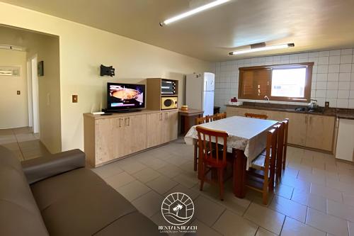 Η κουζίνα ή μικρή κουζίνα στο Casa frente para o mar | Pé na Areia | Aceita Pet
