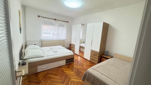Pingvin Cukrászda Apartman