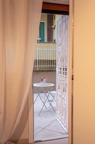 an open door to a patio with a table at Dafne Room Suites con terrazza in Rome