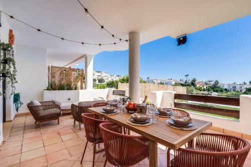 Luxury apartment Sunset Golf with spacious private garden & seaview