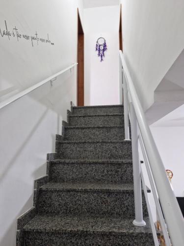 Φωτογραφία από το άλμπουμ του Casa dos Sonhos - Pé na areia, Churrasqueira, Monitoramento 24 horas σε Itanhaem