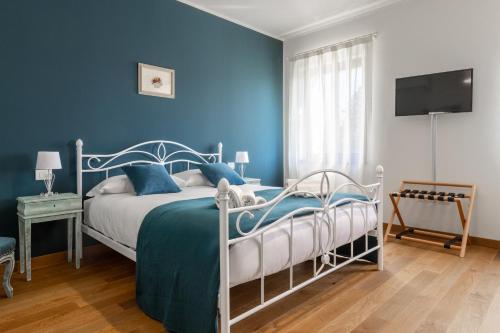 Ένα ή περισσότερα κρεβάτια σε δωμάτιο στο Casa dei Fiori