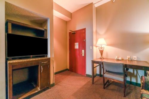 TV/Unterhaltungsangebot in der Unterkunft Ark Suites By OYO Jonesboro I-555