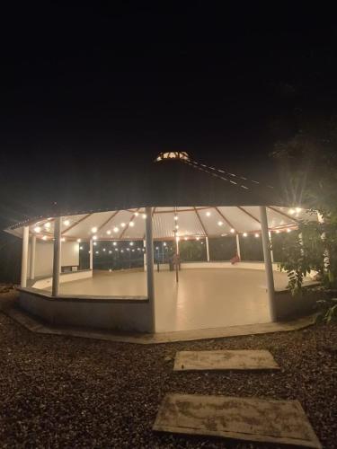 a building with a tennis court at night at Cabañas MariaBonita in Villavicencio