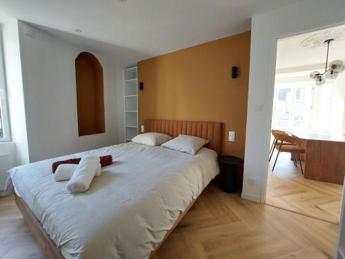 Katil atau katil-katil dalam bilik di Le Gally 55m2, Cœur de ville avec garage!