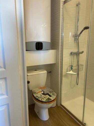 Un baño de FREJUS PLAGE, 30 mètres de la plage, WIFI, tout à pieds !