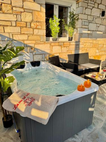 La vie est belle Luxury Residence With Jacuzzi 1