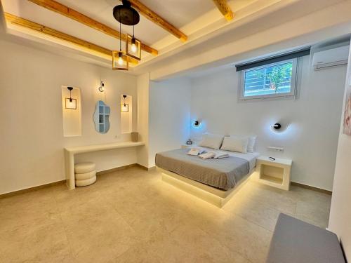 a bedroom with a bed and a window at La vie est belle Luxury Residence With Jacuzzi 1 in Pounda
