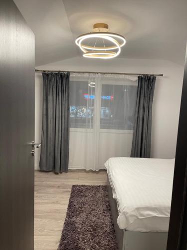 a bedroom with a bed and a window at Happy apartment 2 in Chiajna