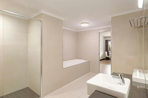 Koupelna v ubytování Courtyard by Marriott Darwin