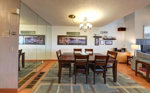 a dining room with a table and chairs at Cannon Beach Condo Ocean Views ! Close to Beach! in Cannon Beach