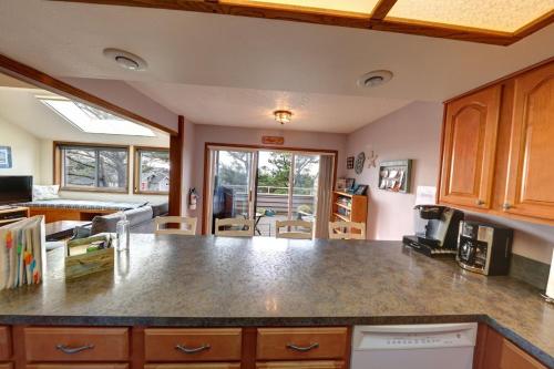 a kitchen with a large counter top in a room at Cannon Beach Condo Ocean Views ! Close to Beach! in Cannon Beach