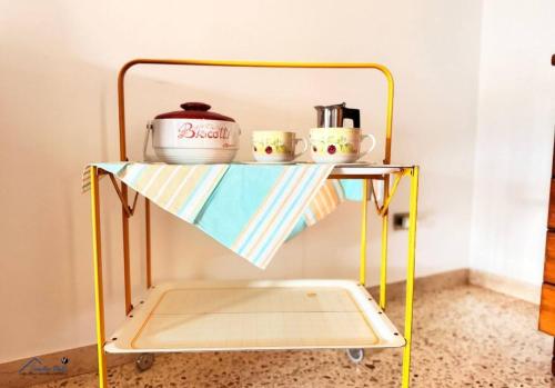 a tea cart with three cups on it at Residenza Marechiaro in Paparella