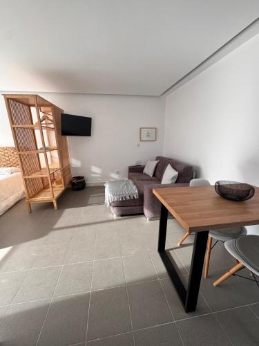 a living room with a table and a couch at Nortada in Alcabideche