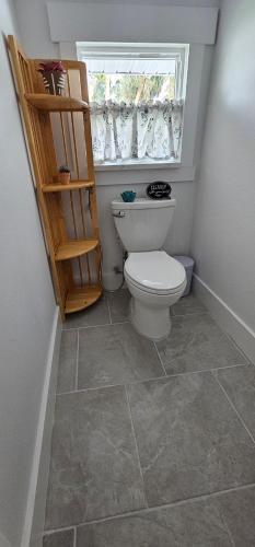 Ένα μπάνιο στο Downtown Getaway Casita