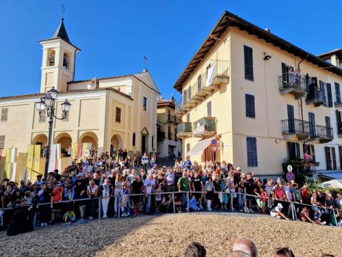 a large crowd of people standing in front of a building at La Letizia in Cocconato