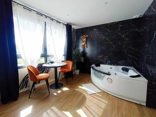 Φωτογραφία από το άλμπουμ του Suite romantique - Jolies Courbes σε Broons