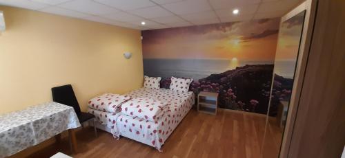 a bedroom with a bed and a painting on the wall at Лорета-Камен бряг in Kamen Bryag
