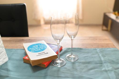 two wine glasses sitting on top of a table at "ENCHANTED HOME" Residenza Indipendente con Solarium a 5 minuti dal PORTO in Civitavecchia